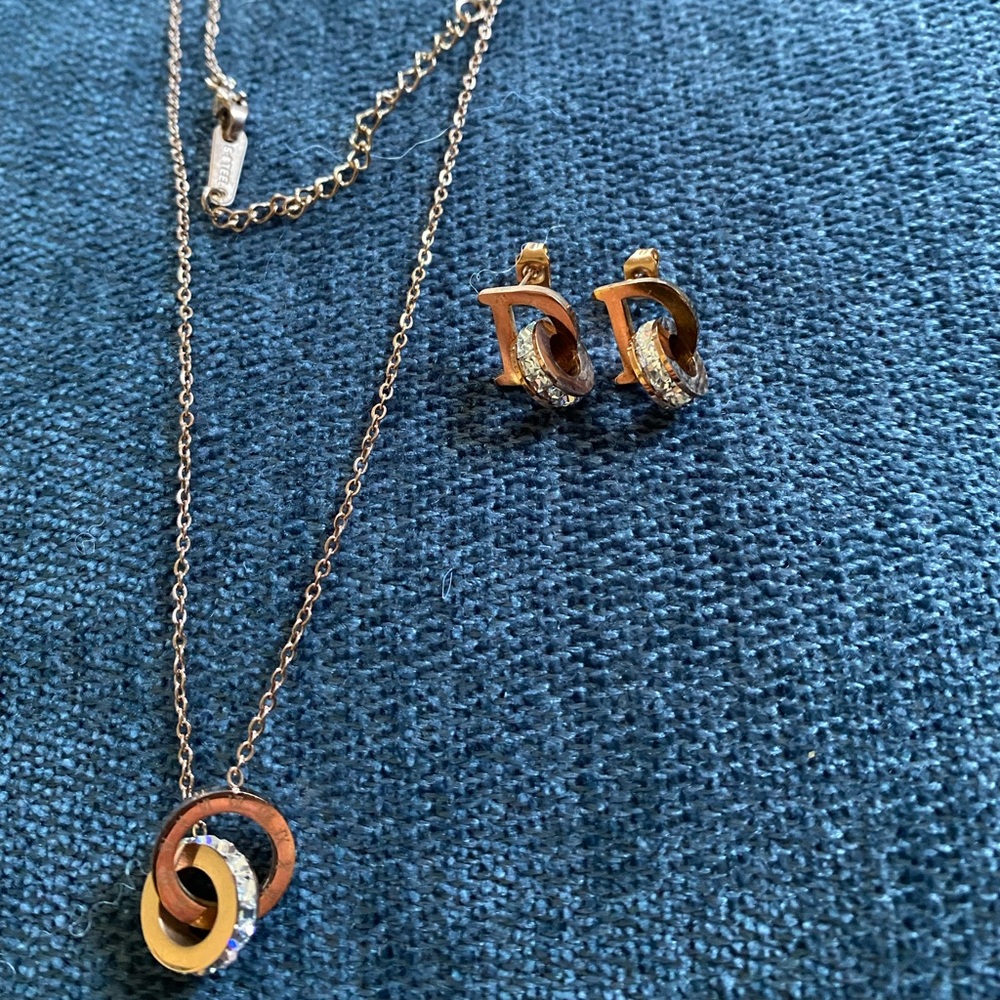 Set of fashion double ring necklace with earrings